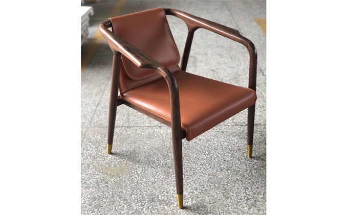 休閑舒適皮革水曲柳實(shí)木西餐椅