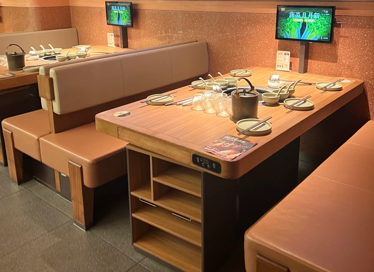 火鍋店桌椅定制：巴奴火