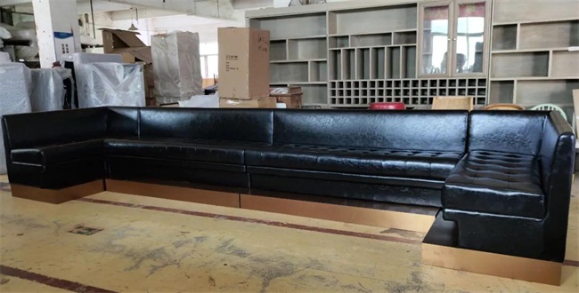 澳大利亞杜加爾酒吧簡易歐式真皮沙發由海德利家具廠設計生產,出廠前試裝檢測