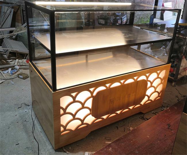 實(shí)木蛋糕柜臺(tái)展示柜
